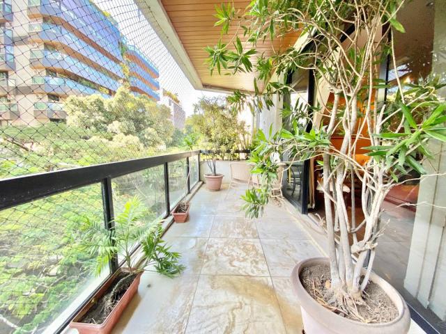 #200 - Apartamento para Venda em Rio de Janeiro - RJ